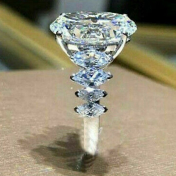 NEW Gorgeous 925 Sterling Silver Ring - Picture 3 of 9